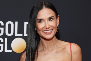 Demi Moore u haljini cvjetnog uzorka koju bi mnogi poželjeli dodirnuti