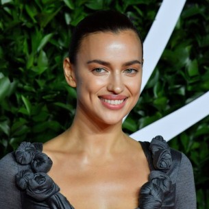 Irina Shayk nikad provokativnija: Providna haljina sa lancima