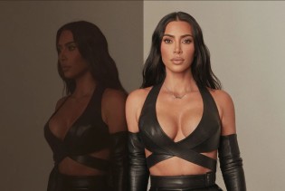 Kim Kardashian obnavlja Y2K trend s piercingom na pupku