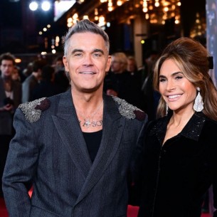 Robbie Williams sa suprugom stigao na premijeru biografskog filma