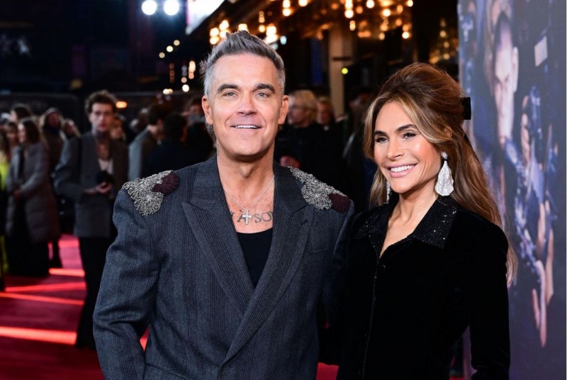 Robbie Williams sa suprugom stigao na premijeru biografskog filma