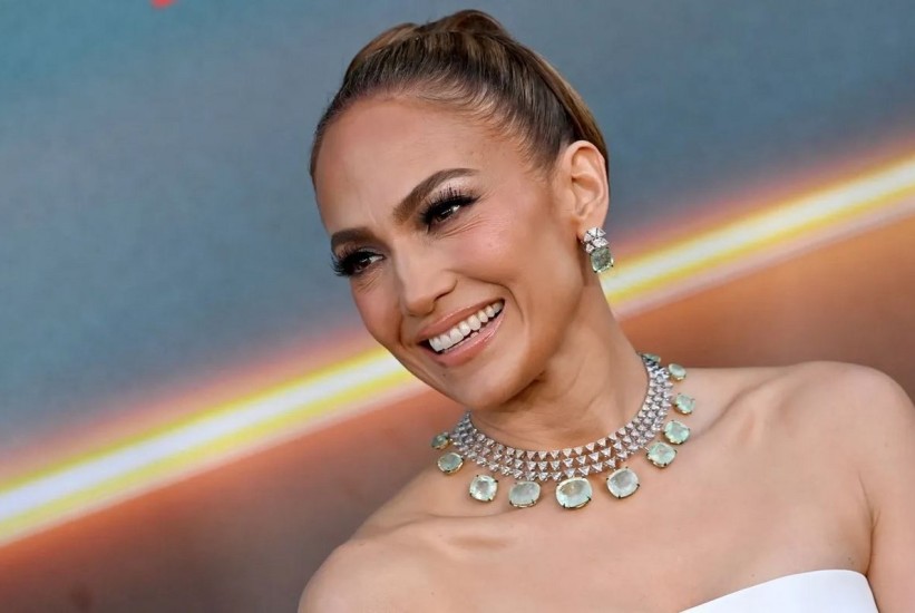 Jennifer Lopez postavlja zimski trend manikure