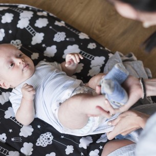 Kako pravilno premotati bebu? Ove greške svi rade, a mogu naškoditi bebi