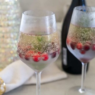 Snow Globe Cocktail: Evo kako napraviti neodoljiv zimski koktel koji je viralan hit