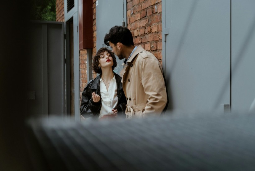 “Epidemija usamljenosti”: Zašto je danas toliko teško pronaći partnera?