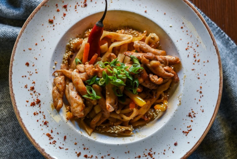 Piletina u sweet chili sosu: Azijski klasik za samo 10 minuta!