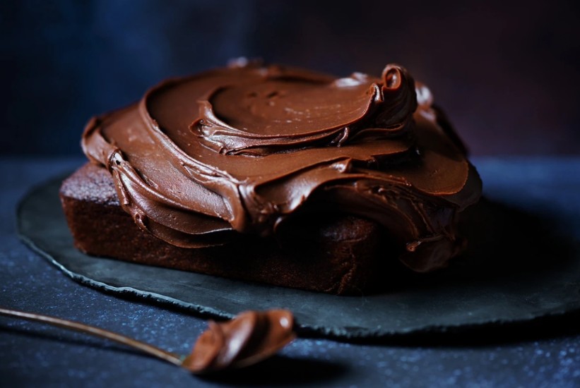 Čokoladna simfonija: Sočni nugat kolač bez pečenja!