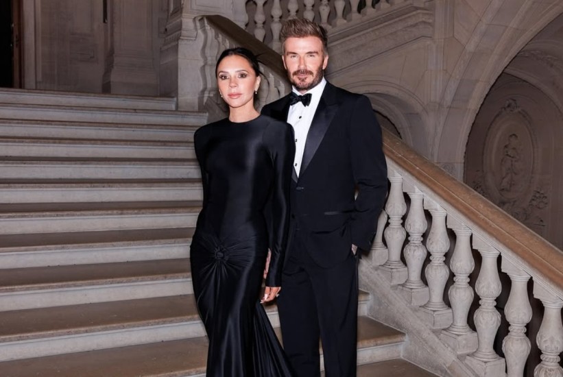 Victoria i David Beckham pravi su modni match: Crna boja nikada nije izgledala ovako moćno!