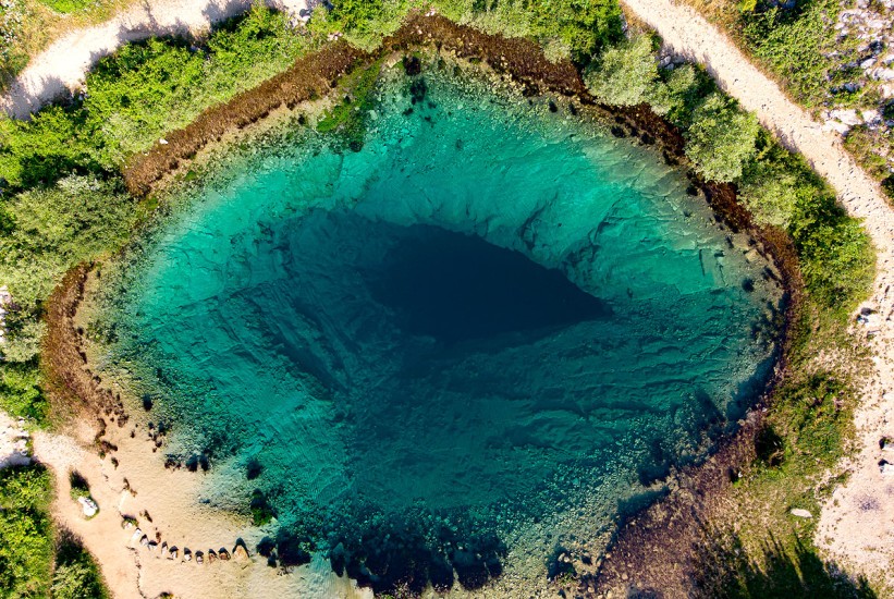 Zovu je i 'Oko Dalmacije': Rijeka koja tiho pjeva kroz kamen i vrijeme