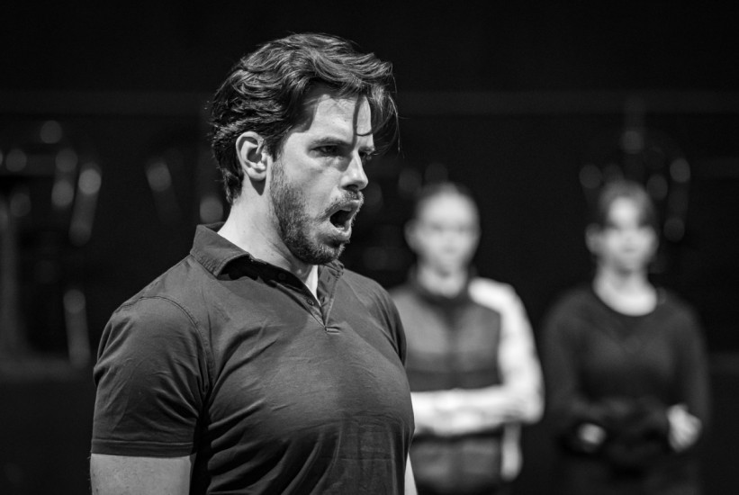 Bariton Krešimir Dujmić za Žene.ba: "Attila je moj put na kojem glas prelama moralne dileme"