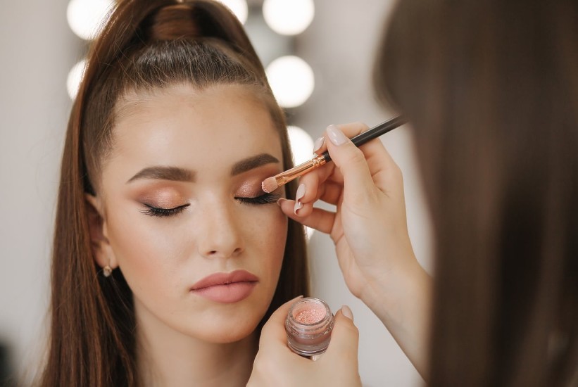 Proljeće 2025. slavi tvoju kreativnost: U trendu je šminka bez pravila