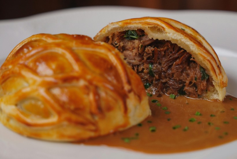 Beef Wellington: Kraljevski klasik u lisnatom zlatnom omotu