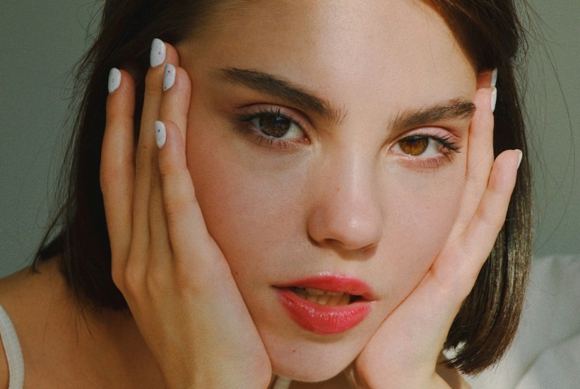 Banana Peel: Novi Instagram trend briše bore s lica