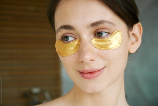 Eye patch – hit među poznatima, ali da li zaista djeluje?