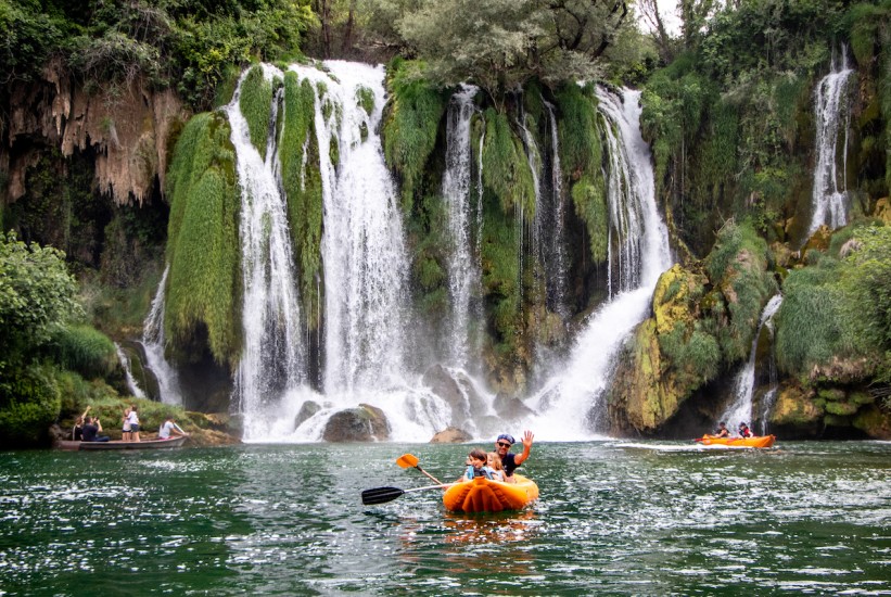 Kanuom kroz hercegovačke pejzaže: Vikend u Safari kampu na Trebižatu