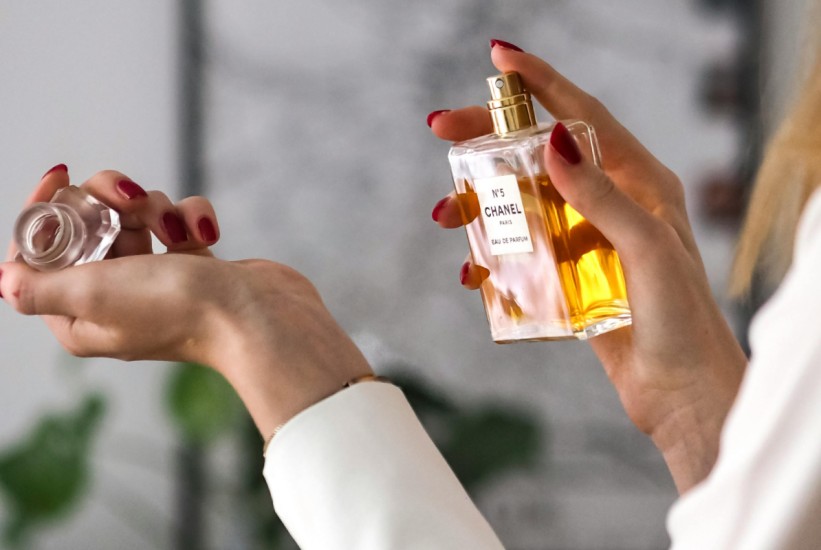 Trikovi kako da miris parfema traje duže