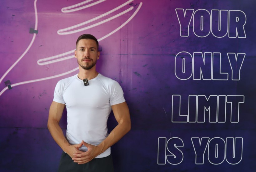 Brzi fit sa Adisom Šatorom: Pet jednostavnih vježbi za ravan stomak