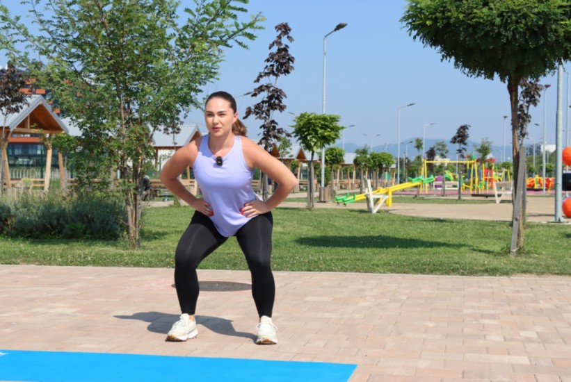 Brzi fit sa Arijanom Ferizović: Oblikujte gluteus i ojačate donja leđa