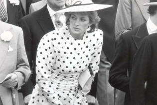 Retro je ponovo u igri: Bluze iz osamdesetih osvajaju modne piste ljeta 2025.