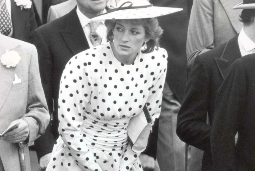 Retro je ponovo u igri: Bluze iz osamdesetih osvajaju modne piste ljeta 2025.