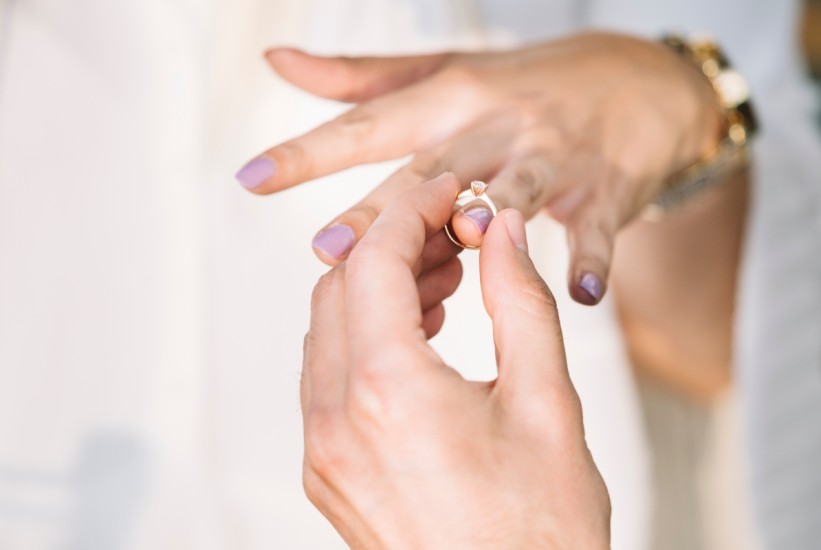 Kako pravilno nositi vjenčani i zaručnički prsten zajedno?