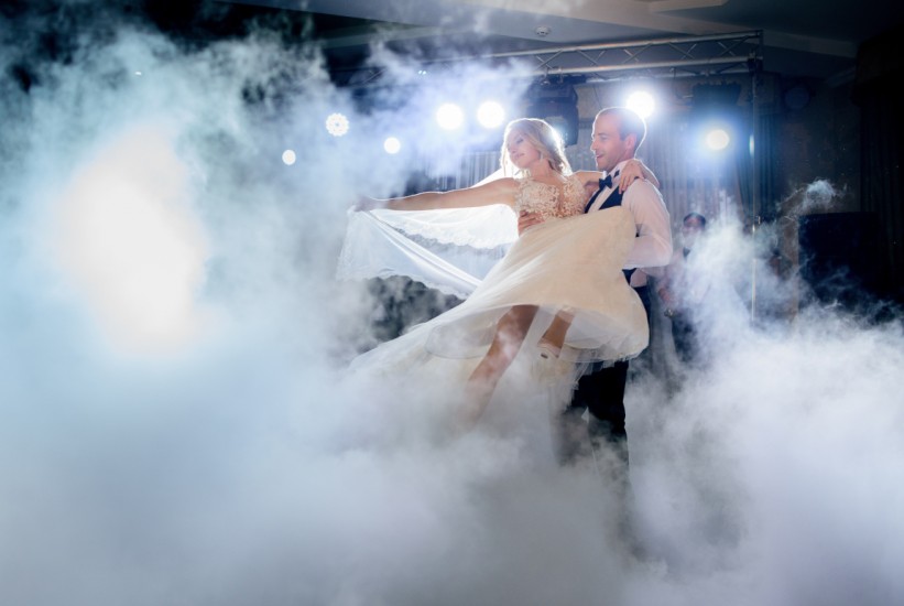 Najemotivnije pjesme za prvi ples koje biraju parovi širom regije