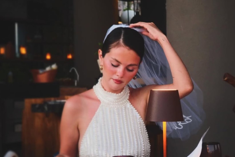 Selena Gomez u bijelom:Djevojačka zabava koja je odjeknula Hollywood-om!