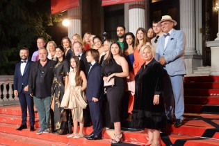 Pogledajte ko je sve stigao na premijeru filma “Glava porodice”