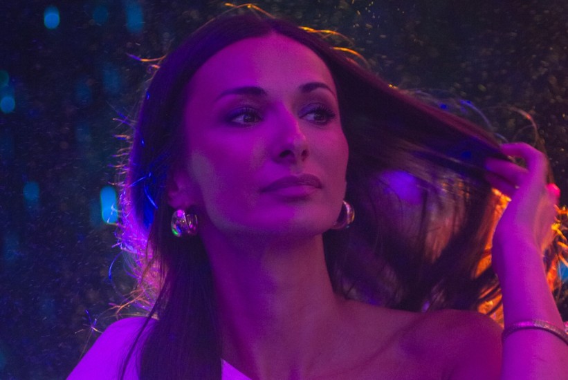 Woman.Comm okupio sjajne žene u šarenilu boja, osmijeha i dobre energije