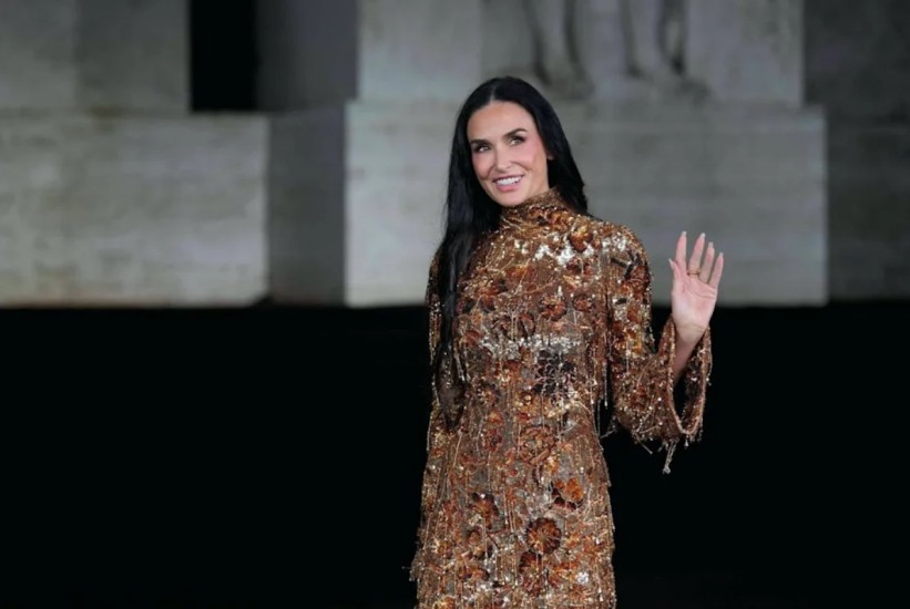 Nova era Guccija: Demi Moore očarala zlatnom haljinom