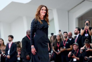 Novi modni standard Julije Roberts: Kraljevski izgled na Venecijanskom festivalu