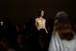 Oproštaj od kralja talijanske elegancije: Revija Emporio Armani dirnula modni svijet