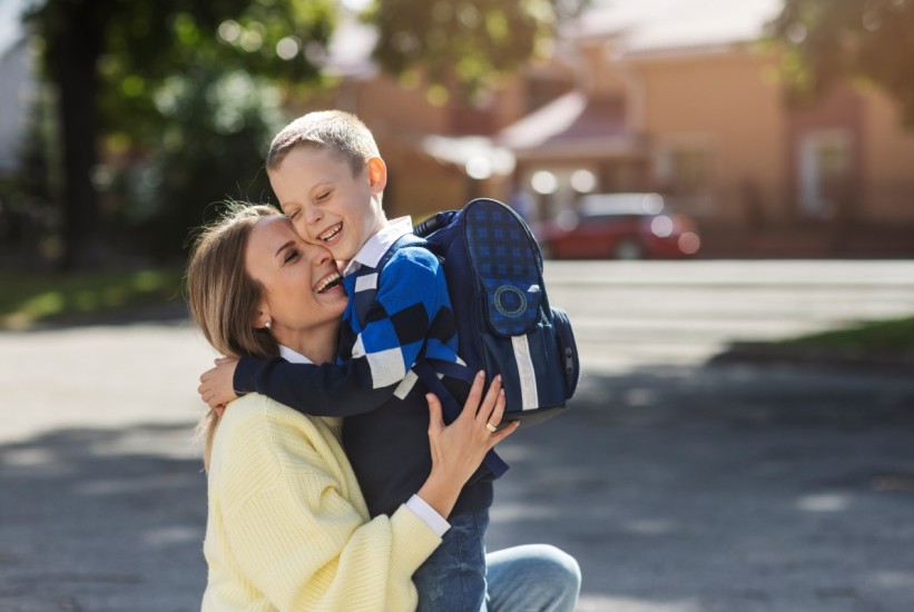 Kako da mama i dijete prebrode strah od prvog dana škole