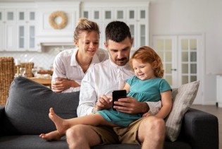 Kako telefoni i užurbani rasporedi narušavaju porodične veze?
