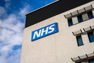 Elektronske cigarete ne izazivaju "kokičasta pluća", potvrdila britanska zdravstvena služba