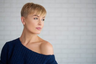 Moderne frizure koje laskaju okruglom licu