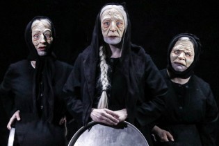 Stare dame koje beru koprivu: Radnice, domaćice i majke, ali i dalje nevidljive