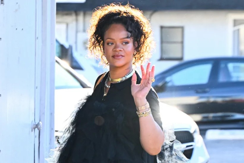 Rihanna blista u trudnoći: Majstorski spaja stil i udobnost