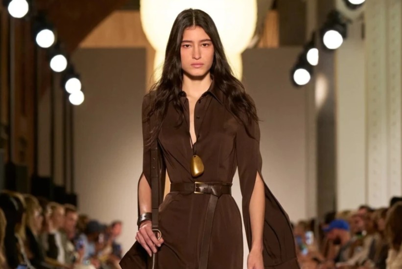 Zemljani tonovi i elegancija: Michael Kors lansirao kolekciju koja će obilježiti jesen