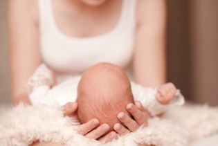 Sve što svaki roditelj mora znati o njezi bebinog pupka