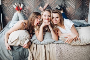 Kako druženje s prijateljicama čini mame sretnijima