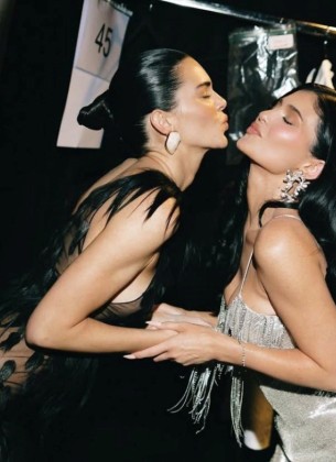 Starija sestra u drugom planu: Zašto je Kendall Jenner bila ljubomorna na Kylie Jenner?