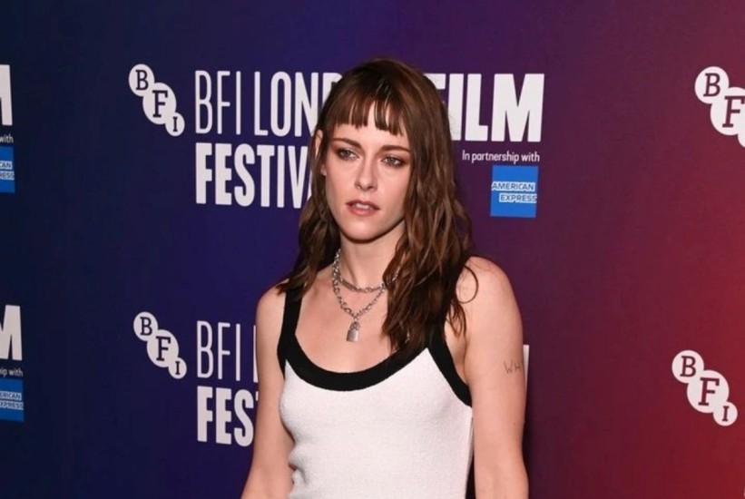 Kristen Stewart zasjala s potpuno novom frizurom na crvenom tepihu