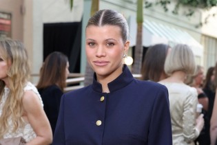 Trudna Sofia Richie Grainge oduševila prirodnim “clean girl” izgledom na Vogue Worldu