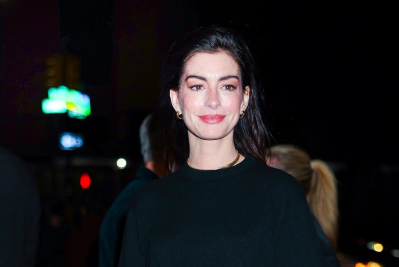 Najdramatičniji izgled Anne Hathaway do sada