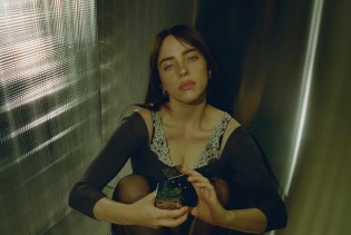 Slavna pjevačica pala na koncertu: Simpatizer je neočekivano povukao za ruku