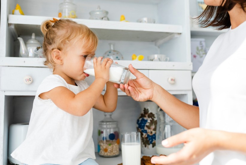 Kalcij i zdravo odrastanje: Vodič za mame