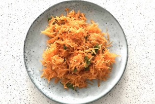 Savršena zimnica: Salata od mrkve i bijelog luka