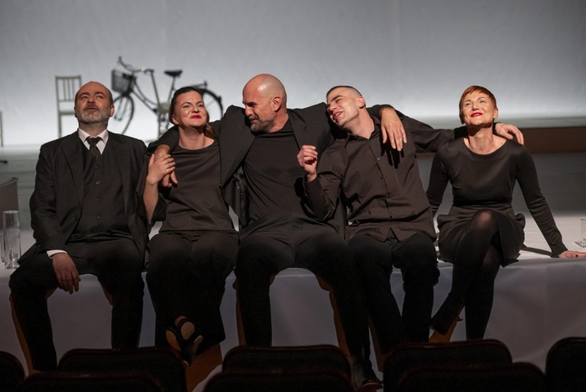 Regionalno nagrađivana predstava „Jedan je Muhammad Ali“ večeras na sceni Narodnog pozorišta