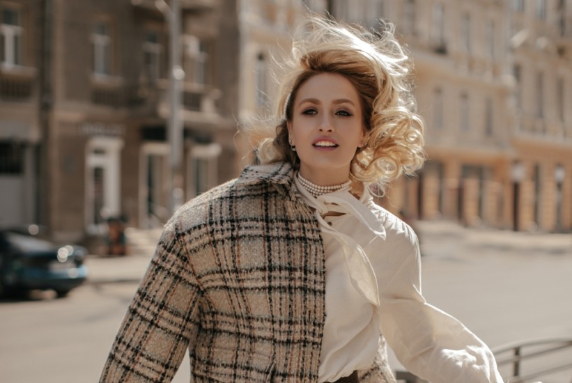 Karirani kaput – bezvremenski klasik koji ne izlazi iz mode